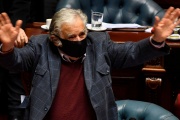 José Mujica presentó oficialmente su renuncia al Senado