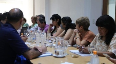 Paritarias 2023: Docentes y estatales bonaerenses aguardan por una nueva convocatoria del Gobierno
