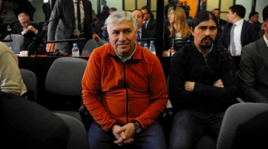 Sin pagar nada, conceden domiciliaria a Lázaro Báez: los vecinos le impiden entrar a su casa