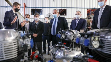 Alberto Fernández visitó una fábrica de motos junto a Kicillof