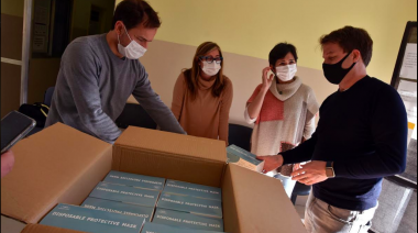 El diputado Alex Campbell donó barbijos para el hospital San José