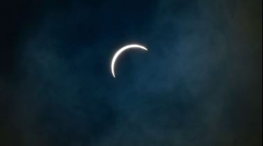 Miles de personas observaron la fase total del eclipse de sol en Río Negro y Neuquén