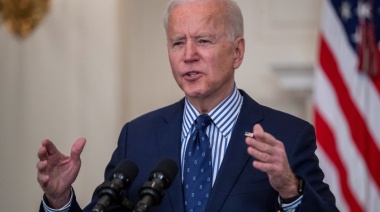 Biden pide a los estados que habiliten la vacunación para todos los adultos para mayo