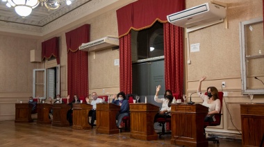 “La Cámpora quiere cerrar las escuelas y los negocios en lugar de traer más vacunas a la ciudad”