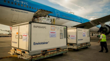 Un nuevo vuelo parte a China para buscar vacunas de Sinopharm