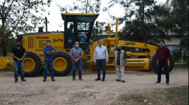 Entregan maquinaria vial para el mejoramiento de caminos en Baradero