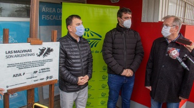 Colocación de placa por la soberanía sobre las Islas Malvinas