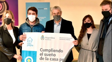 Se hizo entrega de viviendas y créditos del Procrear