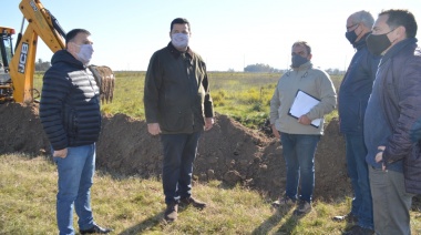 Continúa la obra de red de agua en los terrenos de Construyendo Azul