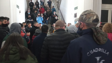 Trabajadores de Educación se movilizaron ante las reducciones salariales