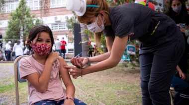 PBA: Habilitan la libre aplicación de primeras dosis en jóvenes de entre 12 y 17 años con factores de riesgo