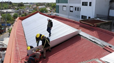 El Intendente de Ensenada, Mario Secco entrega un nuevo subsidio a instituciones de la ciudad