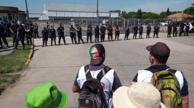 Organizaciones sociales marchan frente a los predios de empresas "monopólicas" productoras de alimentos