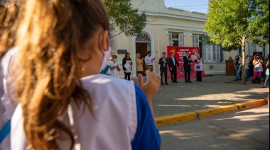 El gobernador bonaerense inauguró el inicio de clases en Punta Indio