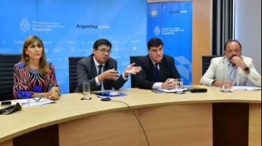 El salario mínimo sube 45% en cuatro tramos y será de $47.850 para fin de año