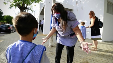 Los docentes de la provincia de Buenos Aires rechazan la idea de añadir una hora extra de clases en las primarias