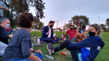 Axel Kicillof viaja a Villa Gesell para sus características mateadas