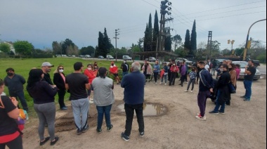 Familias de Sicardi se movilizan a la Municipalidad de La Plata