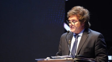 Javier Milei se quejó de los "tosedores" y acusó a Massa de querer "provocarme"