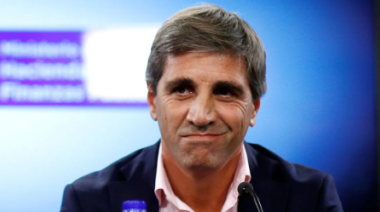 Luis Caputo informó que octubre tuvo un superávit financiero de $523.000 millones