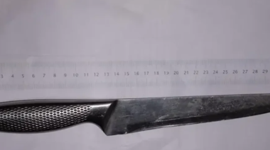 Un hombre fue detenido por mantener secuestrada a su pareja: la amenazaba con un cuchillo para que no saliera