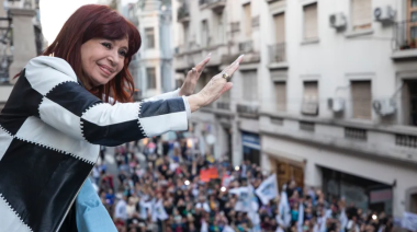 La policía controla colectivos que van hacia Plaza de Mayo