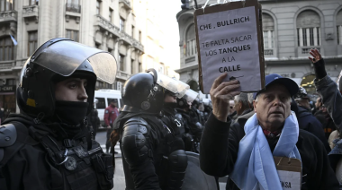 Jubilados volvieron a marchar al Congreso y rindieron homenaje a Pablo Grillo