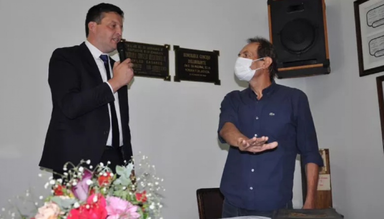 Daniel Stadnik asumió como intendente de Carlos Casares en reemplazo de ...