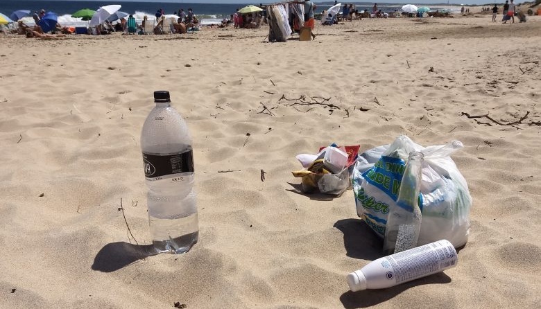 El 73,7% de los residuos en las playas de Buenos Aires continúan siendo plásticos