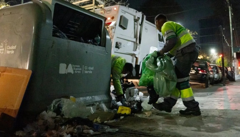 La Ciudad sancionará a quienes remuevan basura en la vía pública