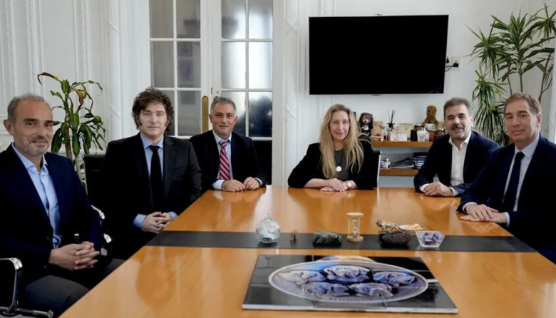 Milei cenó con diputados aliados para garantizar los vetos a las leyes de jubilados y discapacidad
