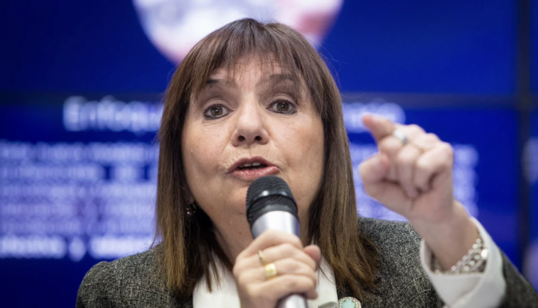 Bullrich presentó un sistema para desbloquear celulares en causas criminales de alto impacto