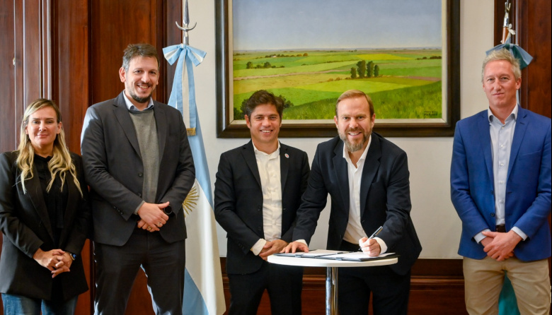 Kicillof firmó convenios de leasing por casi $6.900 millones con 13 intendentes bonaerenses