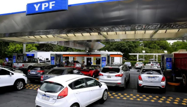 El "efecto contagio" de la tasa vial: más municipios cobran un extra al combustible por el ahogo financiero