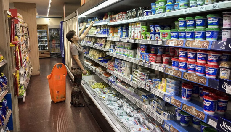 Las ventas en supermercados y farmacias cayeron más del 6% en febrero