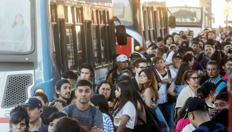 El transporte en el AMBA al borde del colapso: empresas pierden $370 millones por día por el alza del gasoil