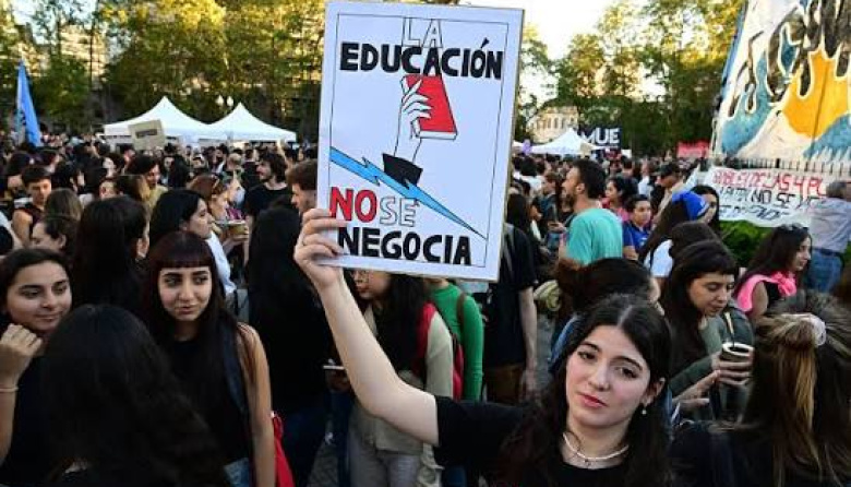 El veto universitario polarizó las redes y la oposición domina el engagement