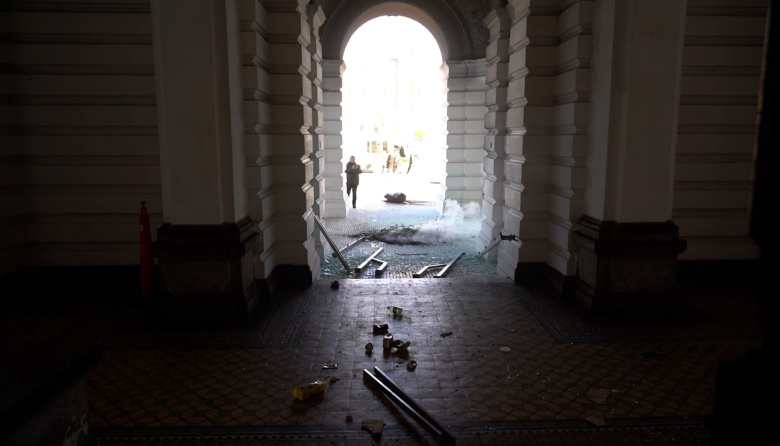 La Municipalidad de La Plata denunció penalmente a cooperativistas tras los graves destrozos en el Palacio Municipal