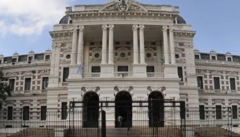 El gobierno bonaerense ofreció a estatales y docentes un aumento del 7% en dos tramos