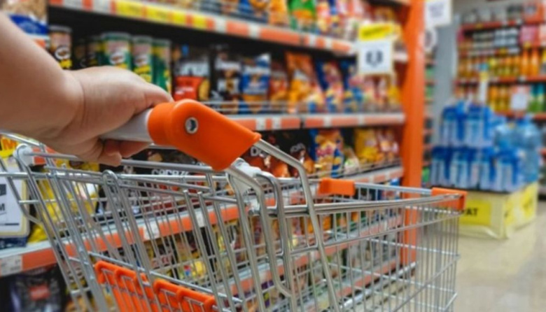 El consumo se contrajo más del 20% en alimentos y supermercados durante el último año en la Provincia