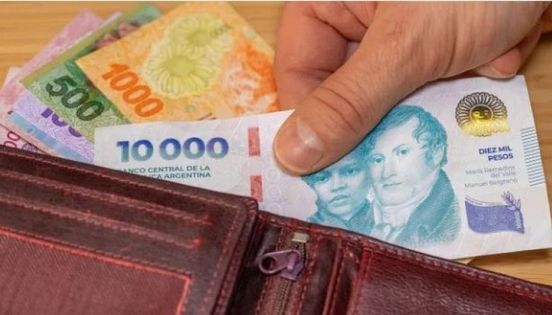 Los salarios formales cayeron un 1,8% en mayo frente a una inflación del 2,1% y se redujo el empleo registrado