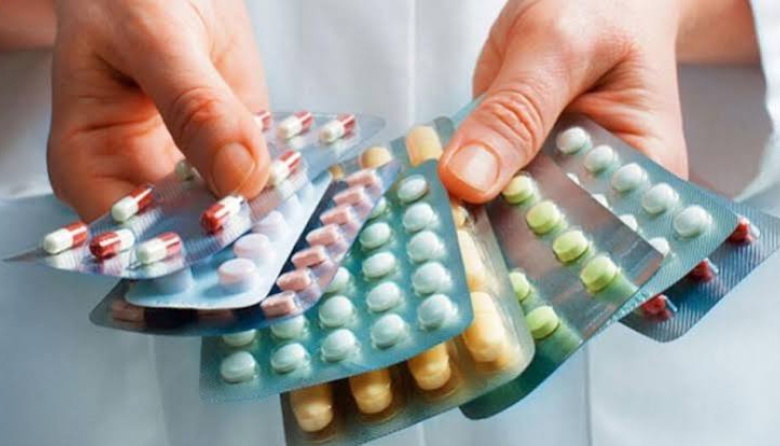 Medicamentos, libros y garrafas: el gobierno prepara un nuevo paquete de desregulaciones