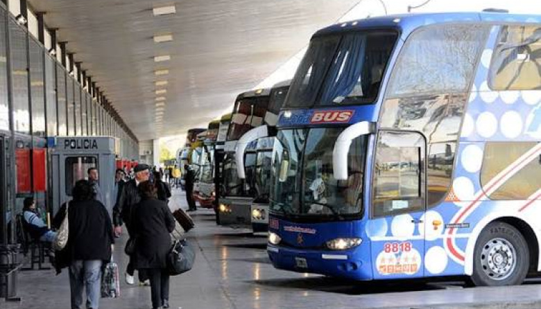 Prorrogan por un año la circulación de colectivos de larga distancia modelo 2012