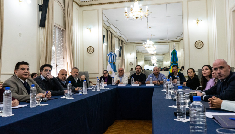 Kreplak fue al Senado a defender los proyectos de Kicillof y LLA lo cruzó por la crisis de IOMA