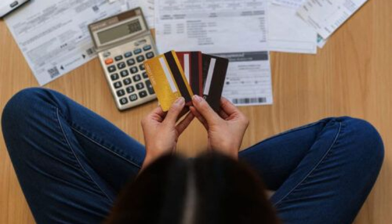 La mora de las familias en los bancos llegó a 12,9% en julio, el nivel más alto en 20 años