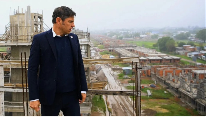 Kicillof adjudicó una obra hidráulica por más de $60.000 millones, pero la firma del contrato quedó sujeta a una condición del BID