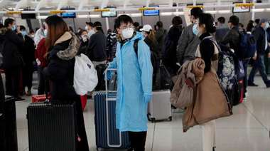 En China cancelan vuelos y extreman las medidas para contener el rebrote de coronavirus