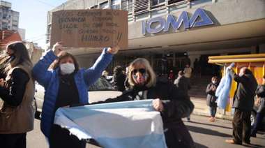 Marcha a la sede de IOMA por la rescisión del contrato con la AMP