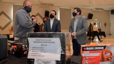 Florencio Varela: Entregaron herramientas e insumos a los cuatro ganadores del concurso “Potenciar”