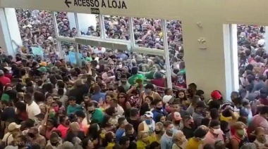 Avalancha humana en la reapertura de un shopping en Brasil